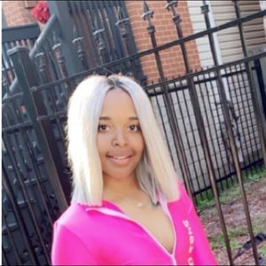 Meet your Posher, Briana